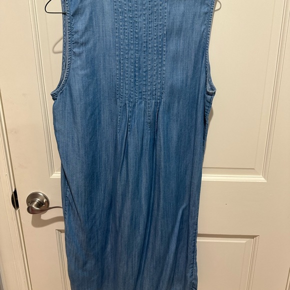 Vineyard Vines Chambray Sleeveless Dress, Size M - Picture 3 of 7